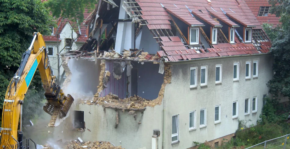 Demolition & Construction Debris Removal 2 Demolition & Construction Debris Removal 2